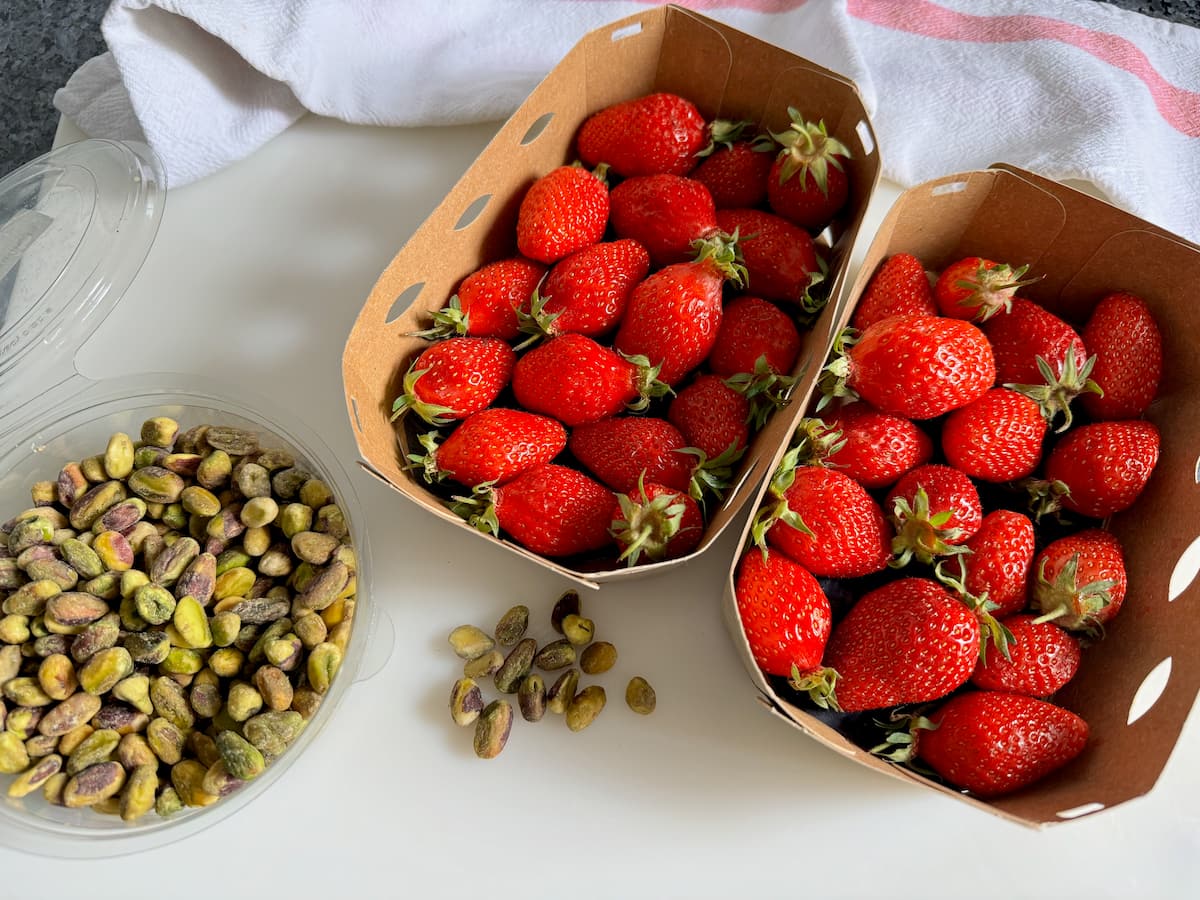Tasting-ice-creams-La-Bottega-del-Gelate-Susa two large boxes of fresh French strawberries and fresh pistachio nuts
