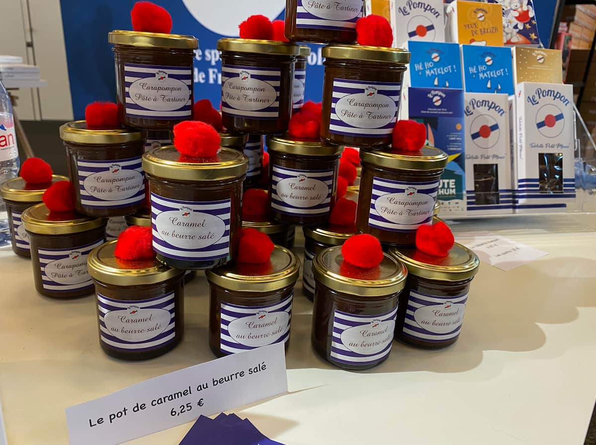 artisanal-lollipops-salon-du-chocolat-Paris pots of caramel sauce topped with red pompons