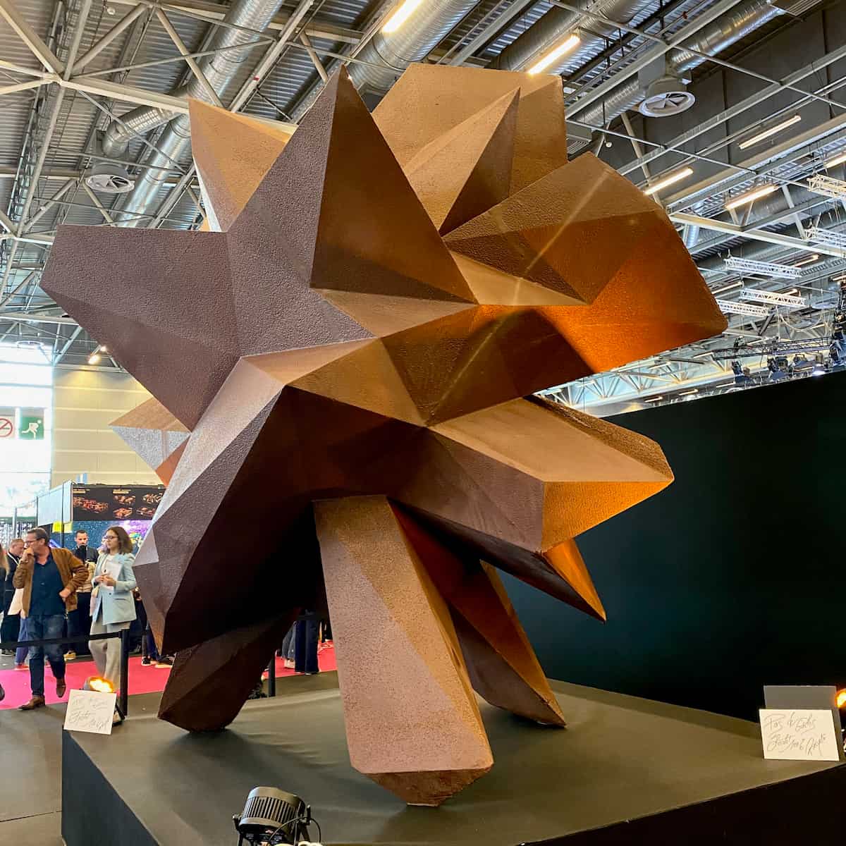 chocolate-sculpture-Paris-Salon-2014-Leonidas massive chocolate geometric sculpture