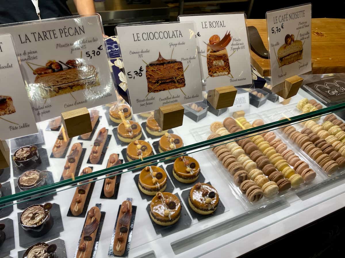 chocolate-macaron-candy-dress-salon-du-chocolat-Paris-2014 glass case presenting beautiful French macarons and cakes