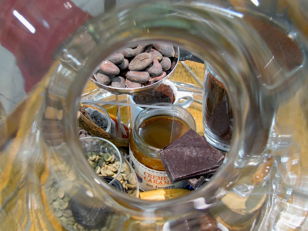 blind wine aroma from black vase carafe with caramel and nuts